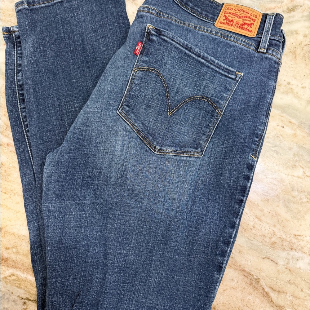 Women’s Levi's Mid Rise Skinny Jeans in Medium Blue Denim size 16